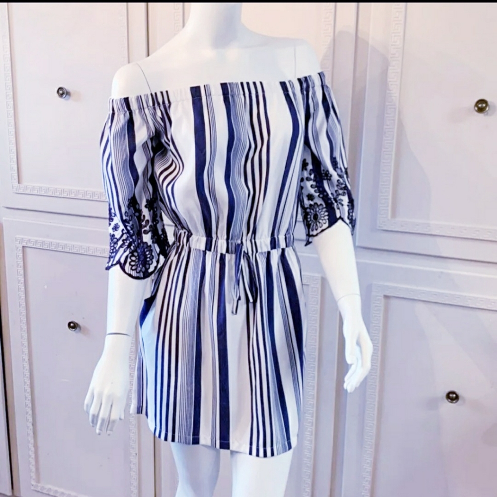 Bardot Dress Embroidered Sleeves Size Small